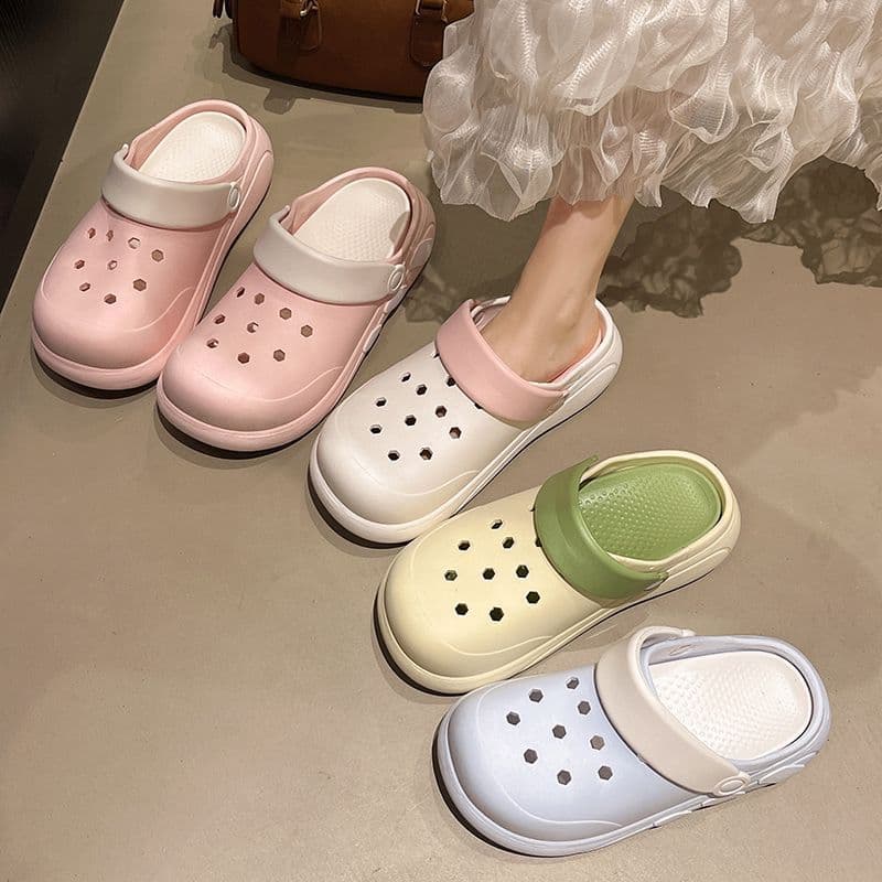 2025 New Fashionable and Versatile Clogs for Women to Wear Outside, Cute Thick-Soled Student Beach Toe-Toe Clogs