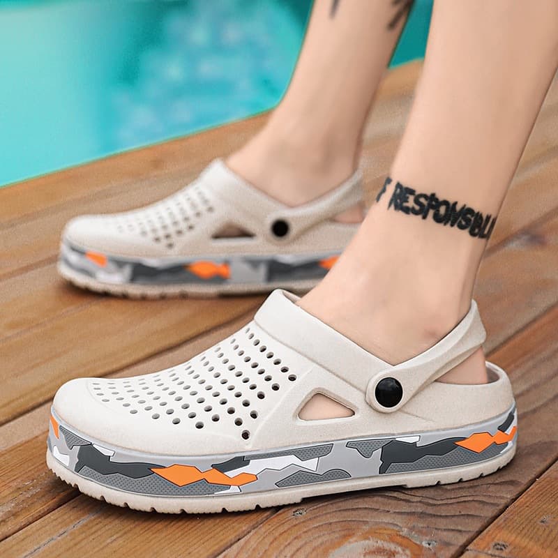 Factory Ready-Made Summer Men's Clogs, Men's Bags, Breathable and Personalized Outer Wear, New Style, Breathable, Driving Fashion Wholesale
